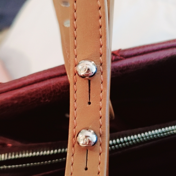 SOLD 💋💋💋11A CHANEL on the Road Shopping Tote - Picture 2 of 15